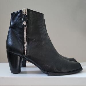Stuart Weitzman Ankle Boot 7.5 Black Leather Block Heel Zipper